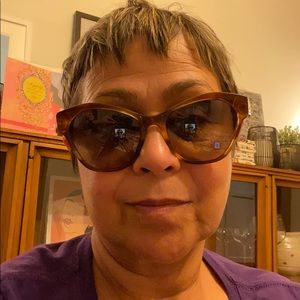 Meet your Posher, Sandra m